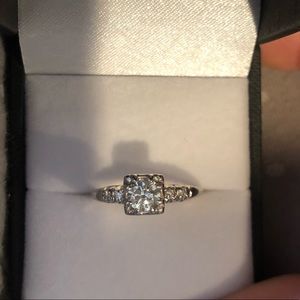 White Vintage 14 Kt ring